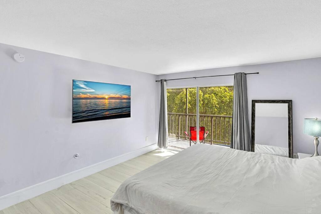 One Bedroom Steps Away From The Beach! Sunny Isles Beach Exterior foto