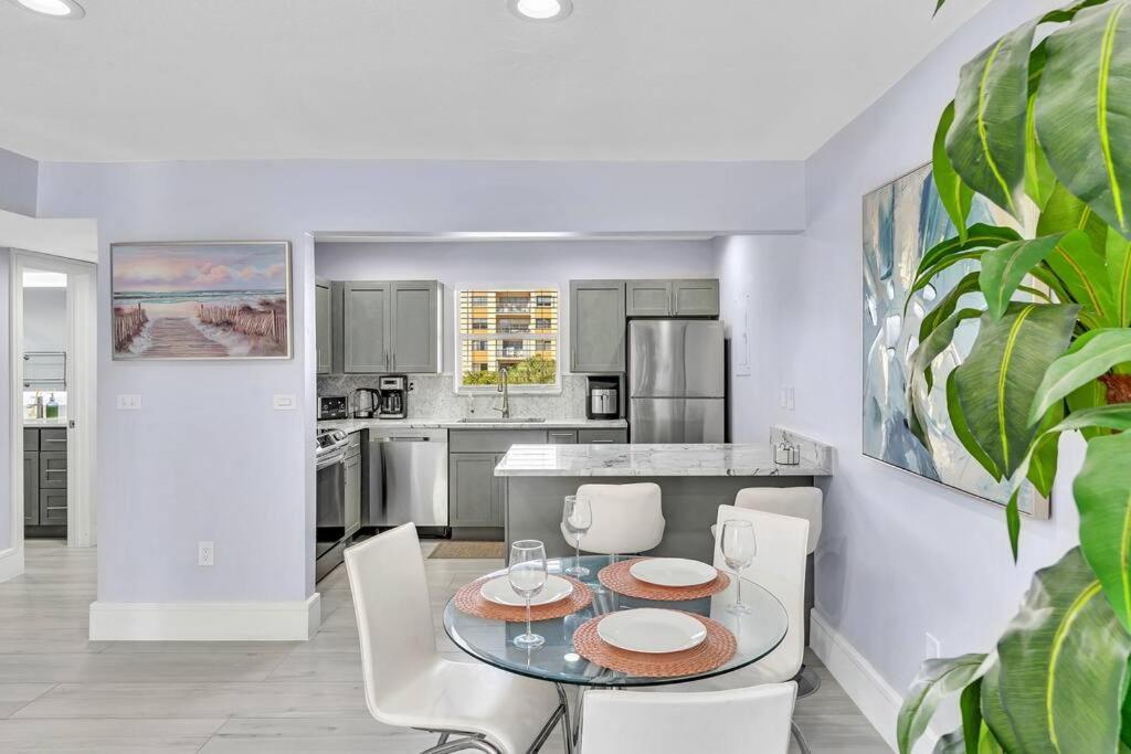 One Bedroom Steps Away From The Beach! Sunny Isles Beach Exterior foto